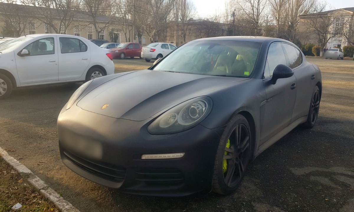 Porsche furat din Marea Britanie, descoperit la Constanța