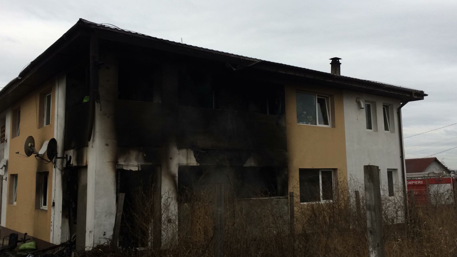UPDATE – INCENDIU la o casă socială din Valu lui Traian