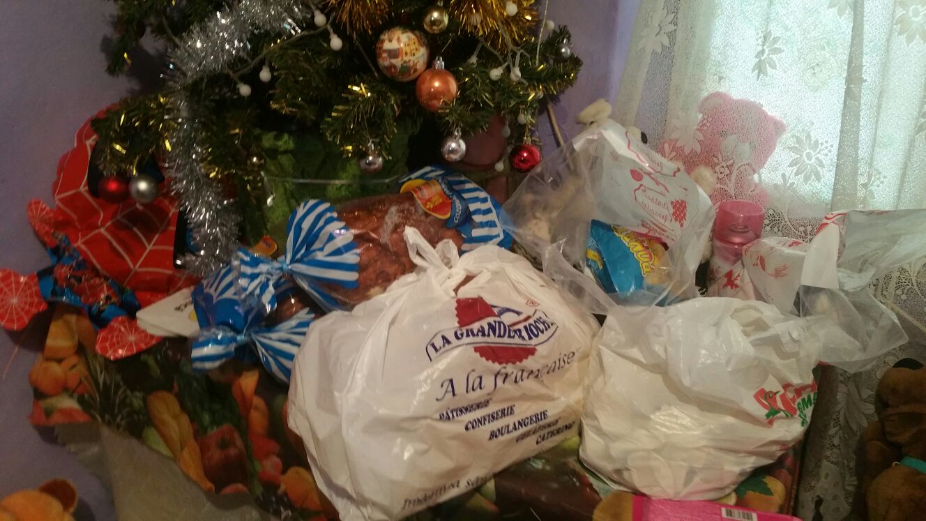 FOTO: Radio Constanța și Lions Club Constanța Balkanica l-au ajutat pe Moș Crăciun să ajungă la o familie nevoiașă din localitatea Mereni