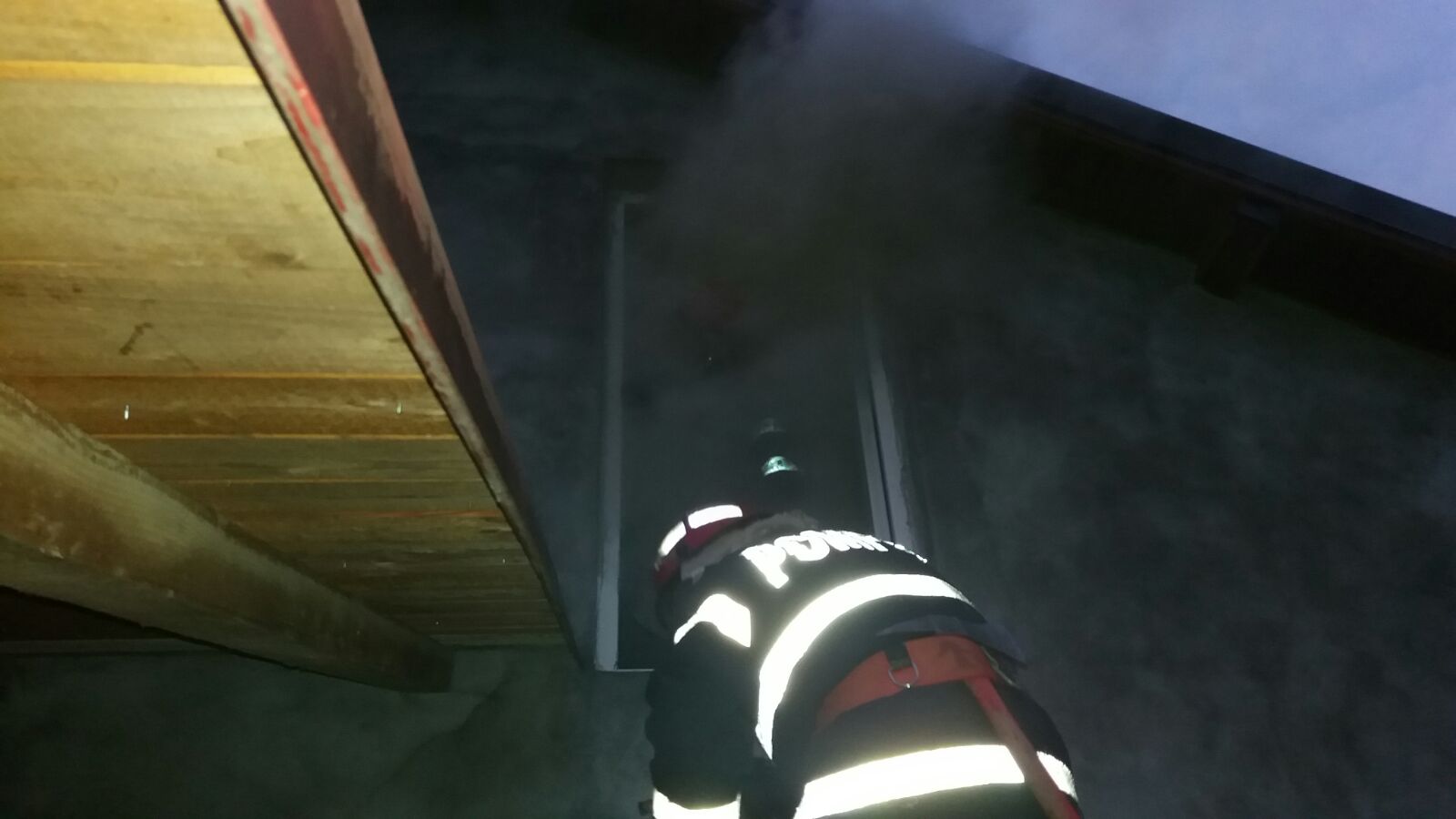 FOTO – Județul TULCEA: Incendiu izbucnit de la un șemineu