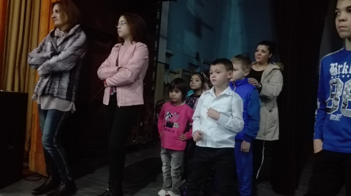 CONSTANȚA: Copii din centrele de plasament, actori pe scena Casei de Cultură