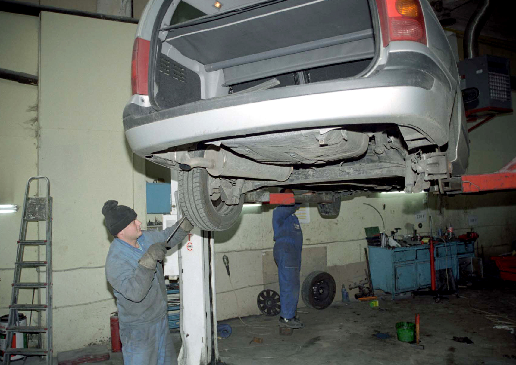 RAR a închis 200 de service-uri auto care nu aveau autorizație de funcționare