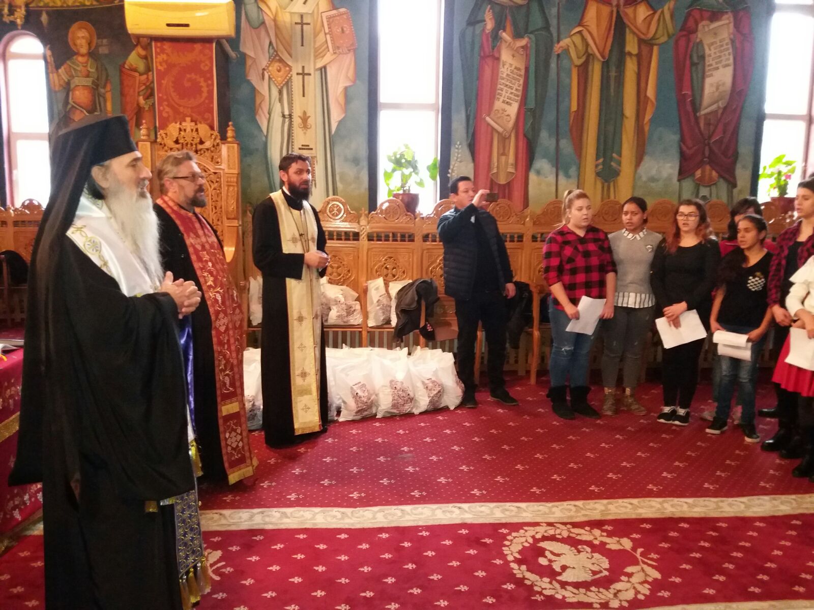 CONSTANȚA: Daruri pentru copiii de la Centrul Şcolar pentru Educaţie Incluzivă „Albatros”