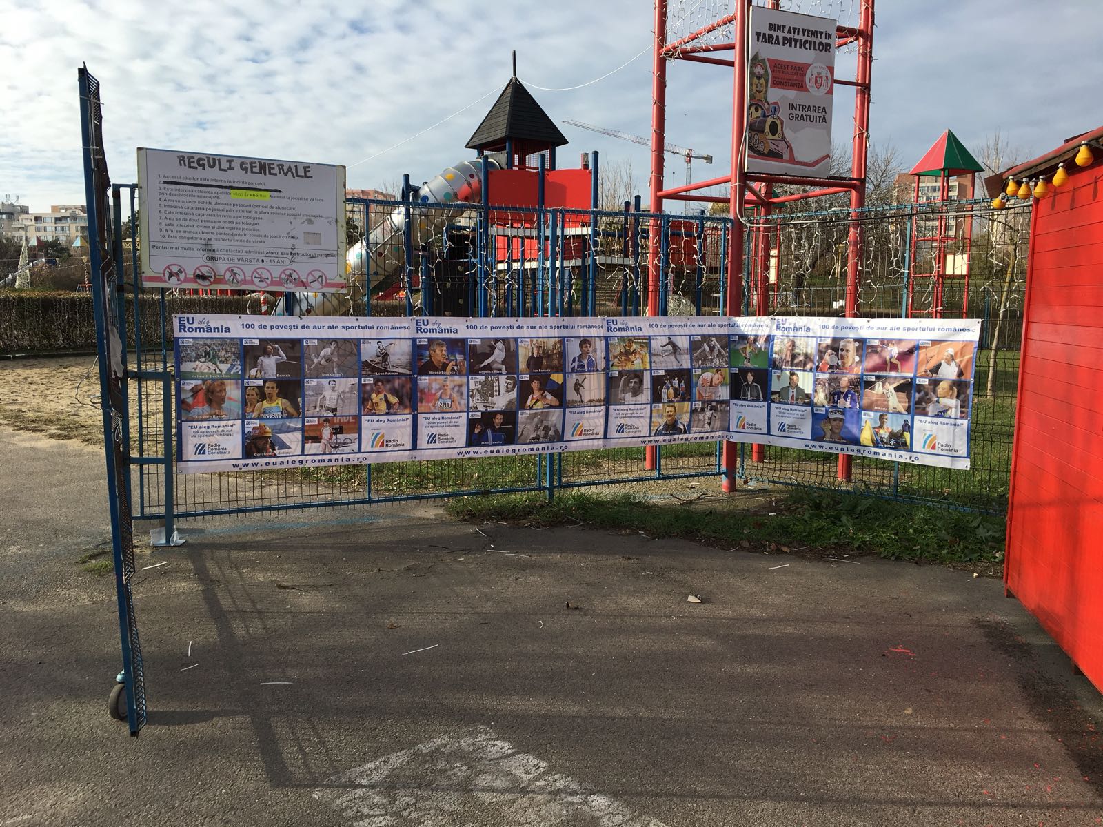 Expoziția Radio România Constanța ,,100 de personalități ale culturii, artei și sportului românesc” a ajuns pe Tărâmul Magic al Crăciunului