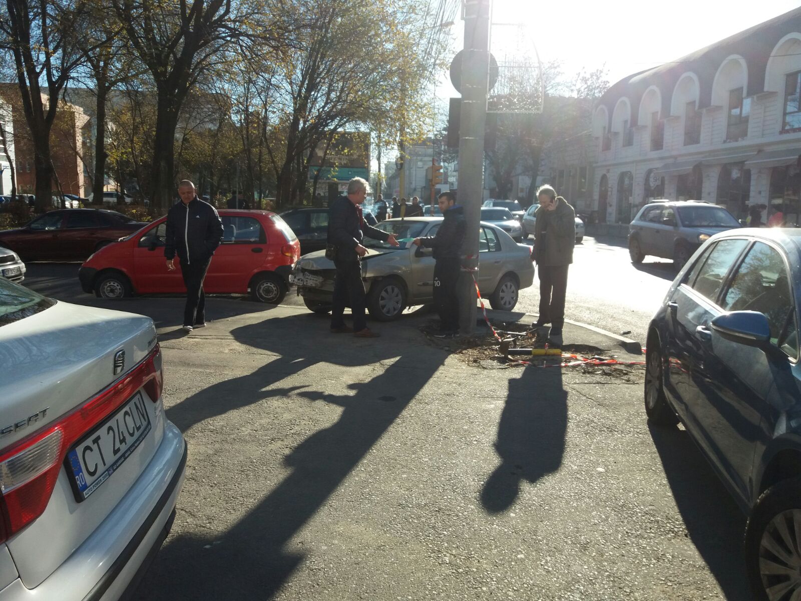 CONSTANȚA/FOTO: Accident cu trei mașini implicate pe strada Mircea cel Bătrân