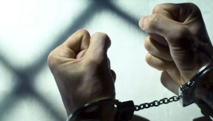 CONSTANȚA: O femeie și doi bărbați, acuzați de tâlhărie calificată