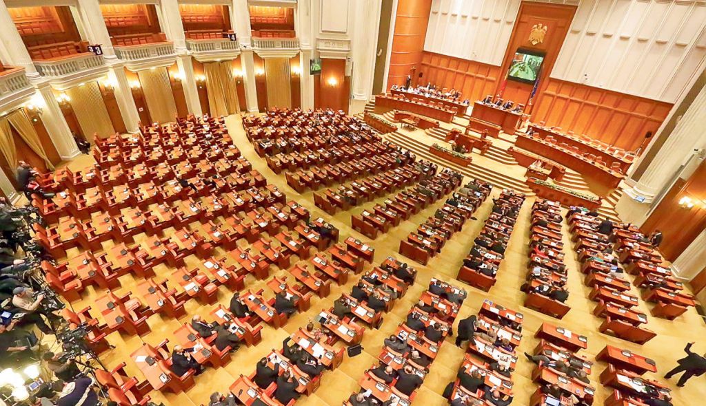 Camera Deputaţilor a adoptat legea privind organizarea judiciară