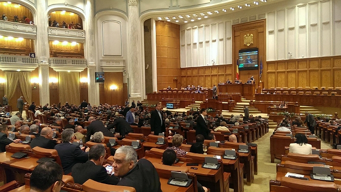 Deputații au adoptat pe articole proiectul de modificare a Legii 303/2004 privind statutul judecătorilor și procurorilor