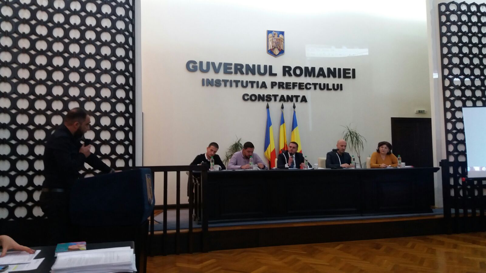 CONSTANȚA: Spirite încinse la dezbaterea privind accesul în zona peninsulară. ,,Nu distrugeți agenții economici”