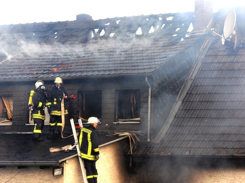GERMANIA: Date noi despre victimele incendiului din blocul locuit de români