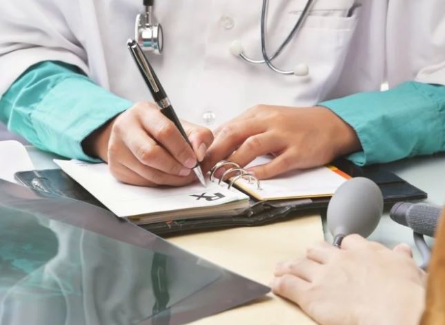 Medicii de familie NU vor mai acorda servicii decontate de Casa de Asigurări de Sănătate