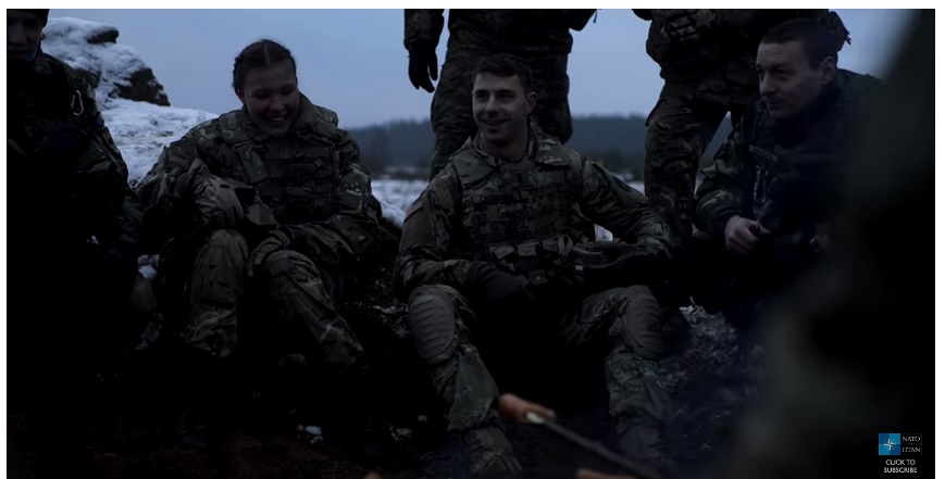 Clip dedicat militarilor NATO care petrec Sărbătorile de iarnă departe de casă