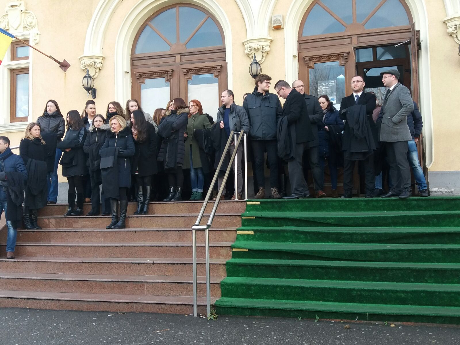 FOTO: Magistrații constănțeni protestează împotriva modificărilor la legile justiției