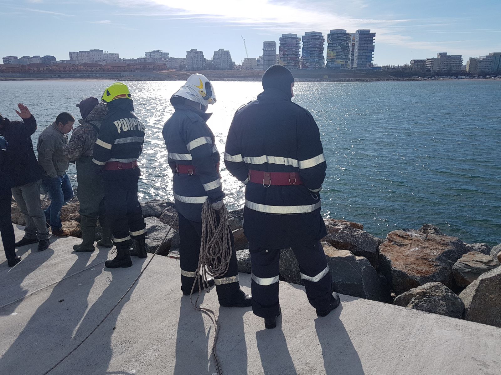 UPDATE – Cadavru descoperit pe plaja de la intrare în stațiunea Mamaia