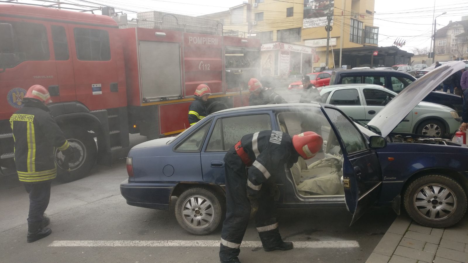 FOTO: O mașină a luat foc în TULCEA