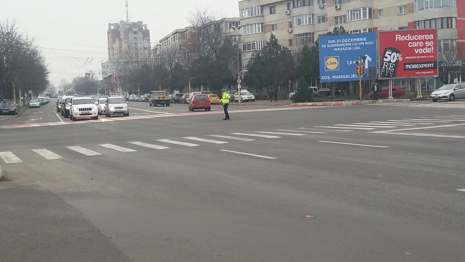 UPDATE! Poliția dirijează traficul în intersecția de la Far. Află de ce!
