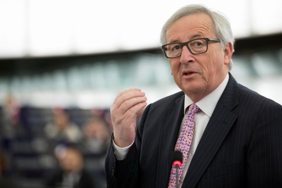 Comisia Europeană, „îngrijorată“ de evoluţiile recente din România, cere Parlamentului să regândească modificările din justiţie