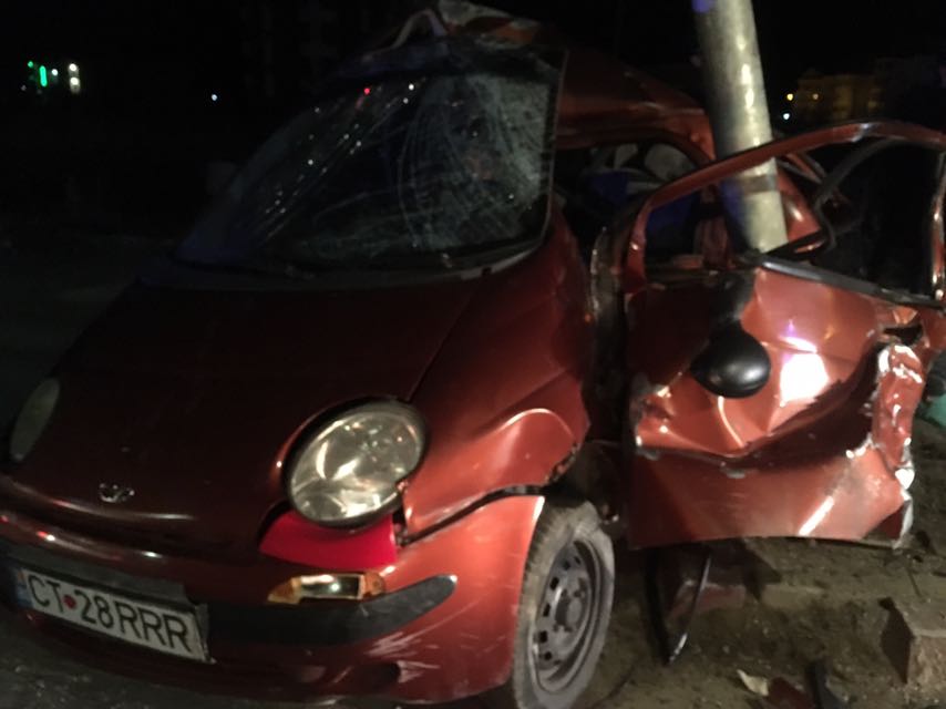 FOTO: Accident rutier extrem de grav în Mamaia Nord. Două persoane încarcerate – update