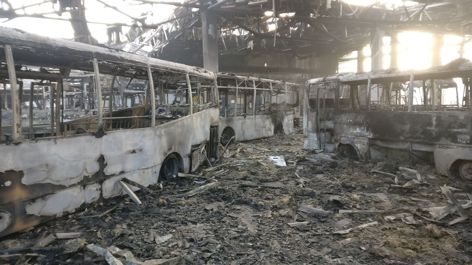 TULCEA: Soluţii pentru înlocuirea autobuzelor distruse în incendiu