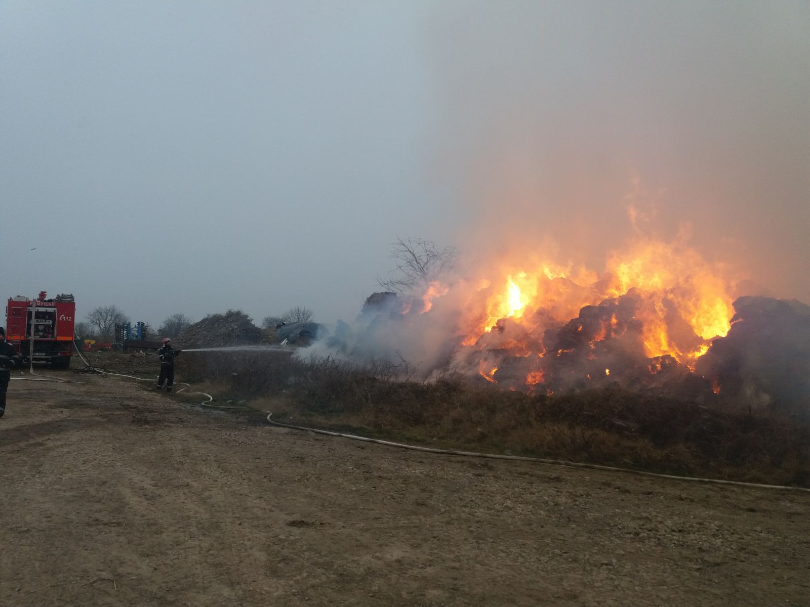 TULCEA/FOTO: Intervenție dificilă a pompierilor lângă Mihai Bravu
