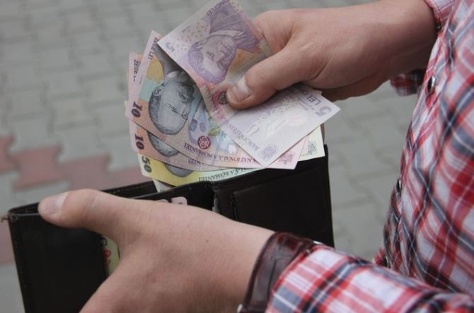 După profesori… și altor bugetari li se va schimba data de salariu