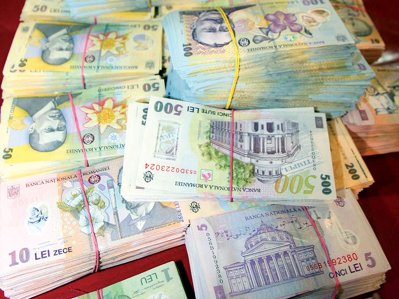 Începând cu 27 august vor putea fi depuse cererile pentru schema de ajutor ce vizează stimularea investiţiilor