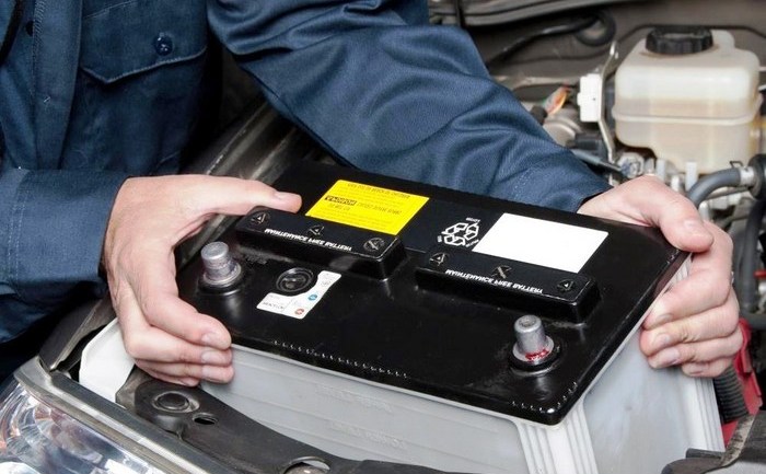 Cum prelungim viaţa bateriei de la maşină. Cinci ponturi de la mecanicii auto