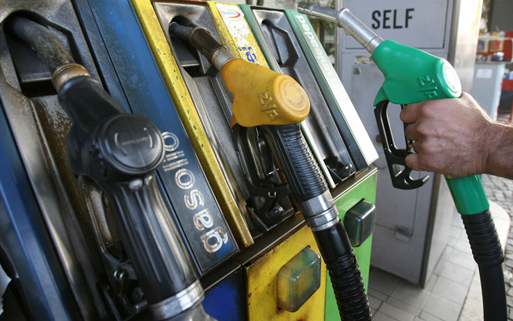A crescut prețul carburanților. Scumpirea s-ar putea vedea și în prețul biletelor de autobuz