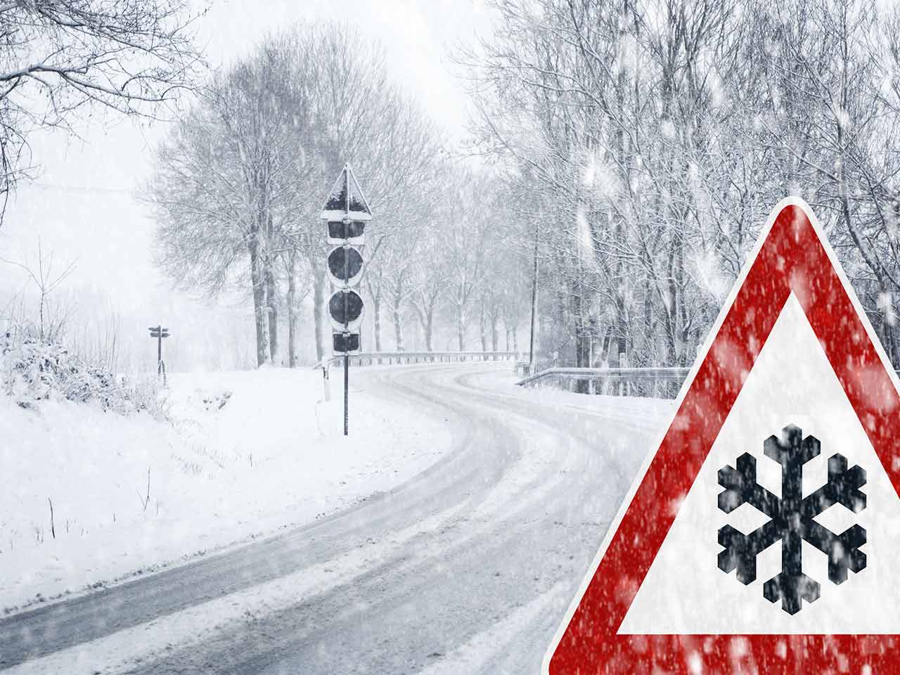 Plecați la drum? În mai multe zone din țară ninge. Conduceți prudent!