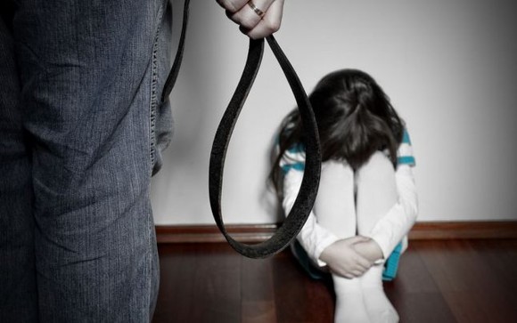 Cumpăna: Mamă și bunică, acuzate că au maltratat o fetiță de 5 ani
