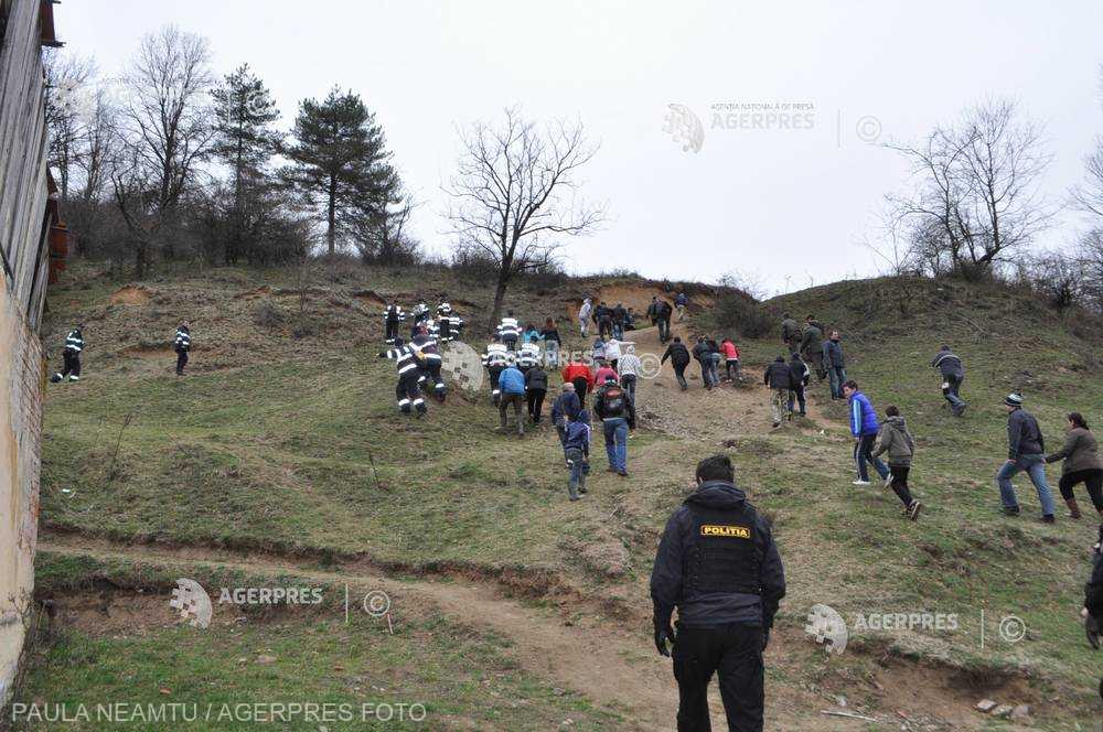 SUCEAVA: Copil de doi ani dispărut de lângă casă, căutat de poliţişti