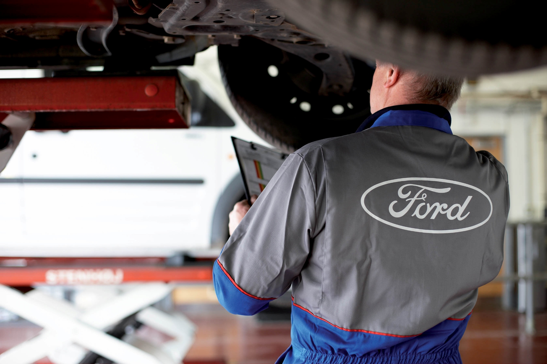 Ford recheamă sute de maşini în service, în România: Există pericolul ca motorul să ia foc