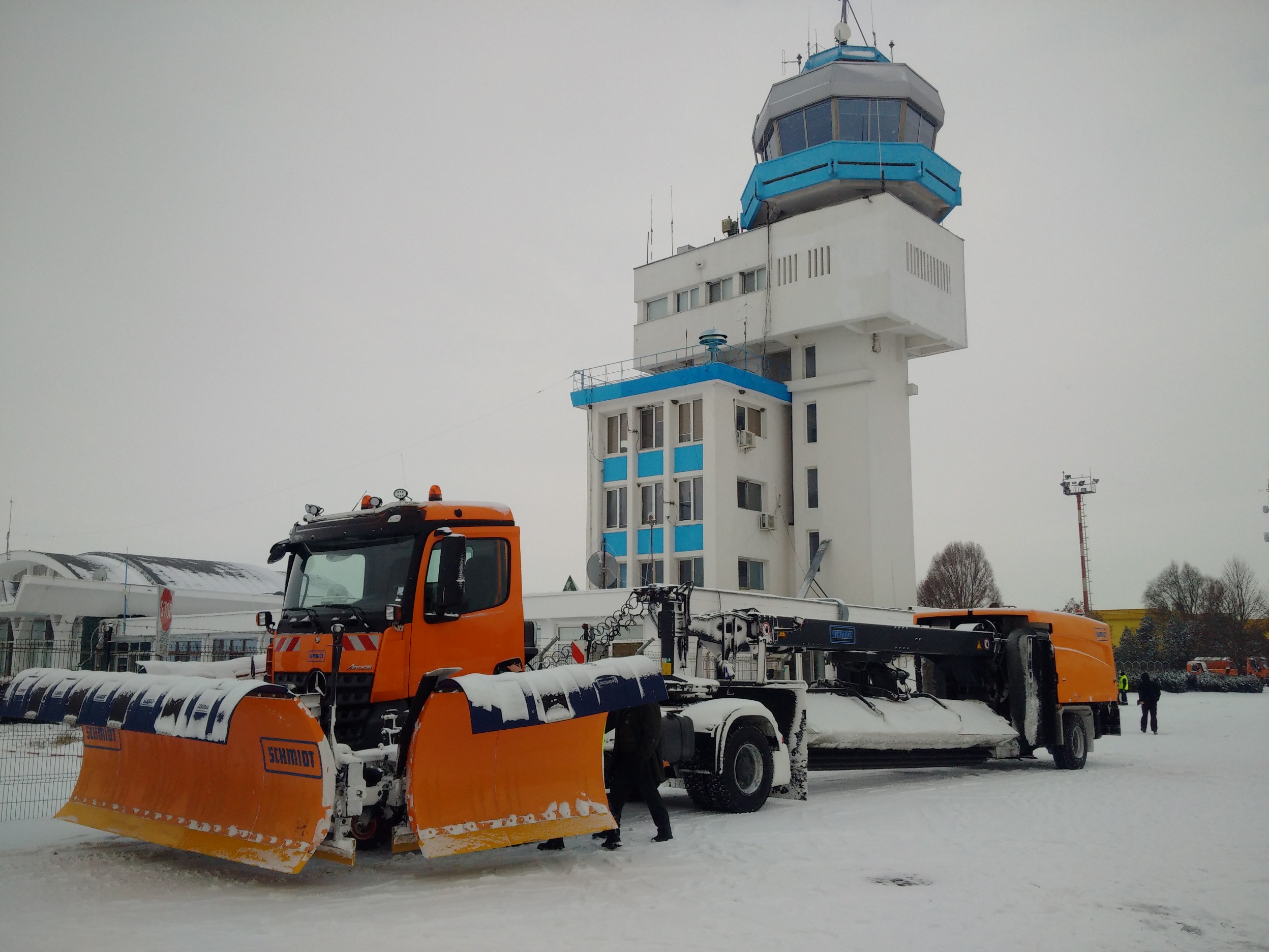 Traficul aerian pe aeroportul internațional Mihail Kogălniceanu – Constanța se desfăşoară în condiţii de iarnă