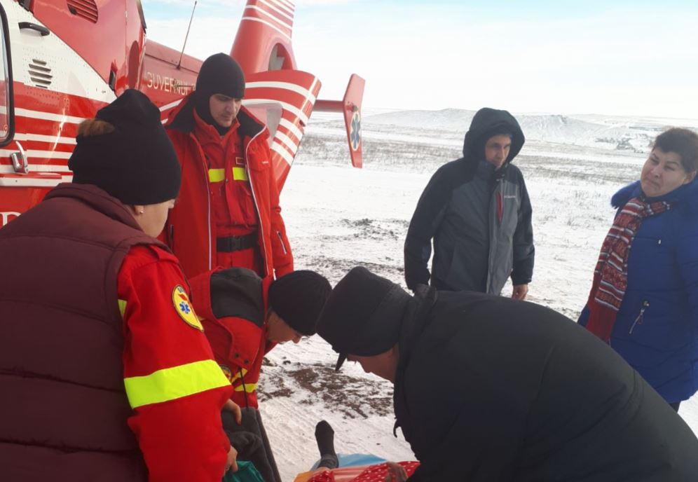 TULCEA/FOTO: Un elicopter SMURD intervine pentru preluarea unei gravide – update