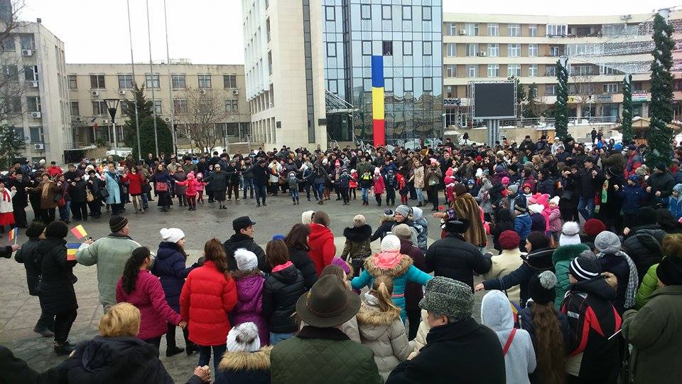 Mica Unire celebrată la Tulcea în Piaţa Tricolorului