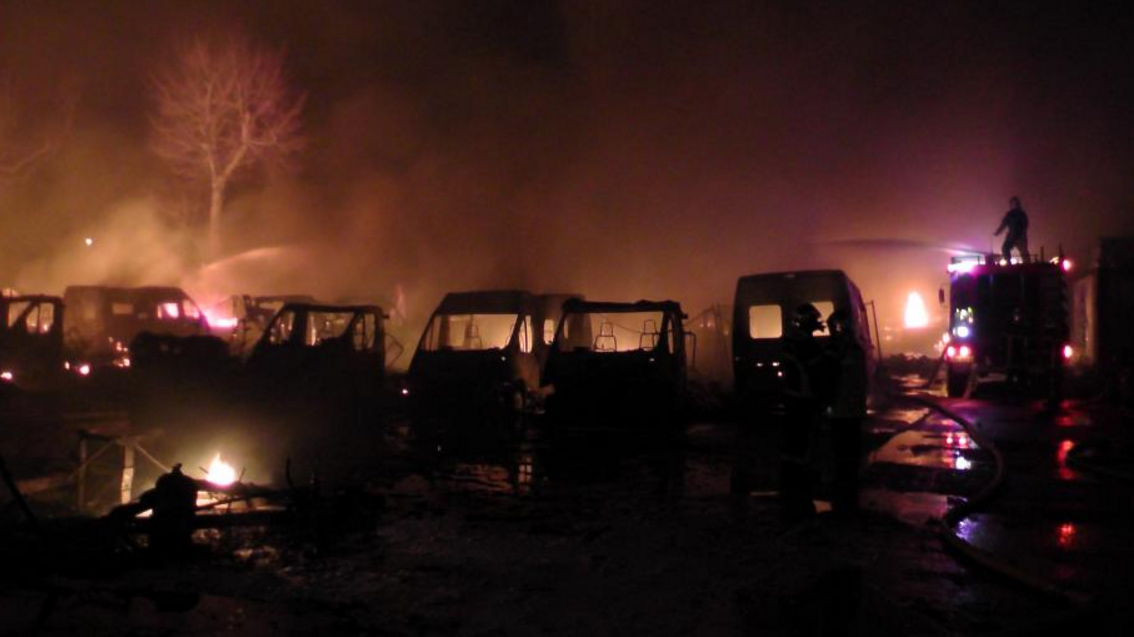 FRANȚA: Român acuzat de incendierea a peste 100 de maşini