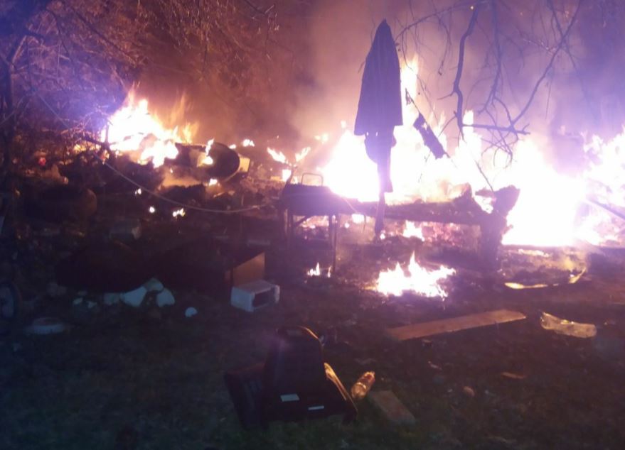 UPDATE – VIDEO/FOTO: Incendiu la o casă din EFORIE NORD. Un copil de 5 ani este blocat în locuință
