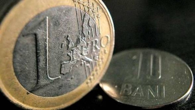 Leul atinge un nou minim istoric în raport cu moneda Euro