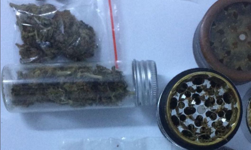 CONSTANȚA: Cinci tineri au fost prinși de jandarmi în timp ce fumau joint-uri