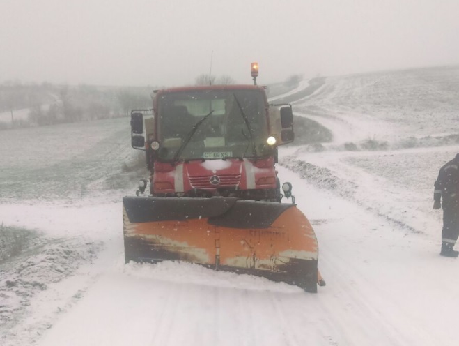 România este sub informare meteo de ninsoare, lapoviță, polei și vânt puternic