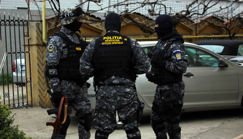 PERCHEZIȚII la CONSTANȚA! Suspecți de proxenetism, urmăriți internațional, băgați la pușcărie