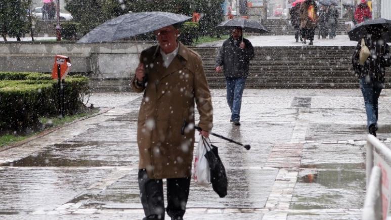 ANM: Informare meteo de vânt, lapoviţă, ninsoare şi vreme rece, până duminică după-amiază, la nivelul întregii ţări