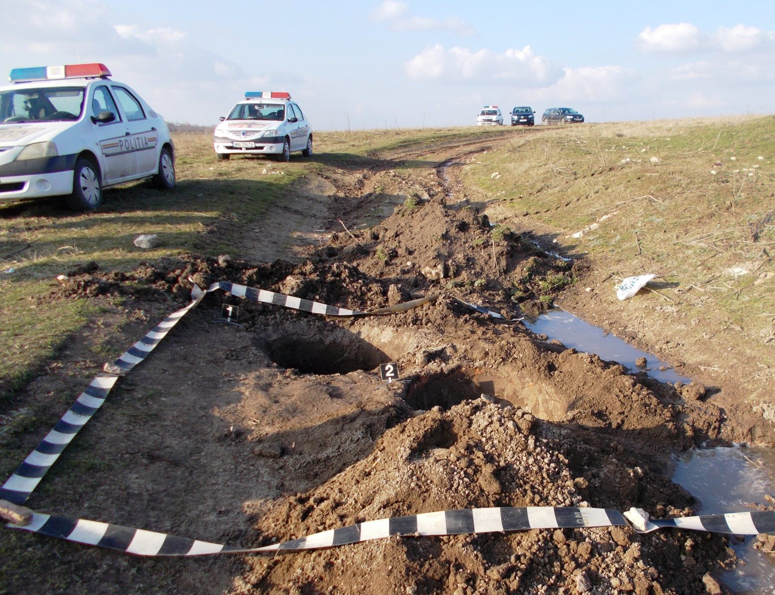CONSTANȚA/FOTO: Doi ,,arheologi” de ocazie s-au ales cu dosare penale