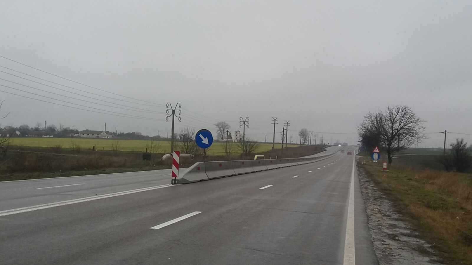 FOTO: Șoferii sunt nemulțumiți de amplasarea parapeților de beton de pe DN3 Constanța – Valu lui Traian