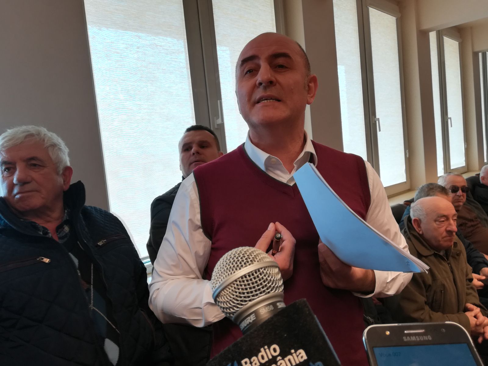 FOTO – MANGALIA: Dezbatere cu scandal – Locurile de parcare, o provocare pentru autorități, localnici și turiști