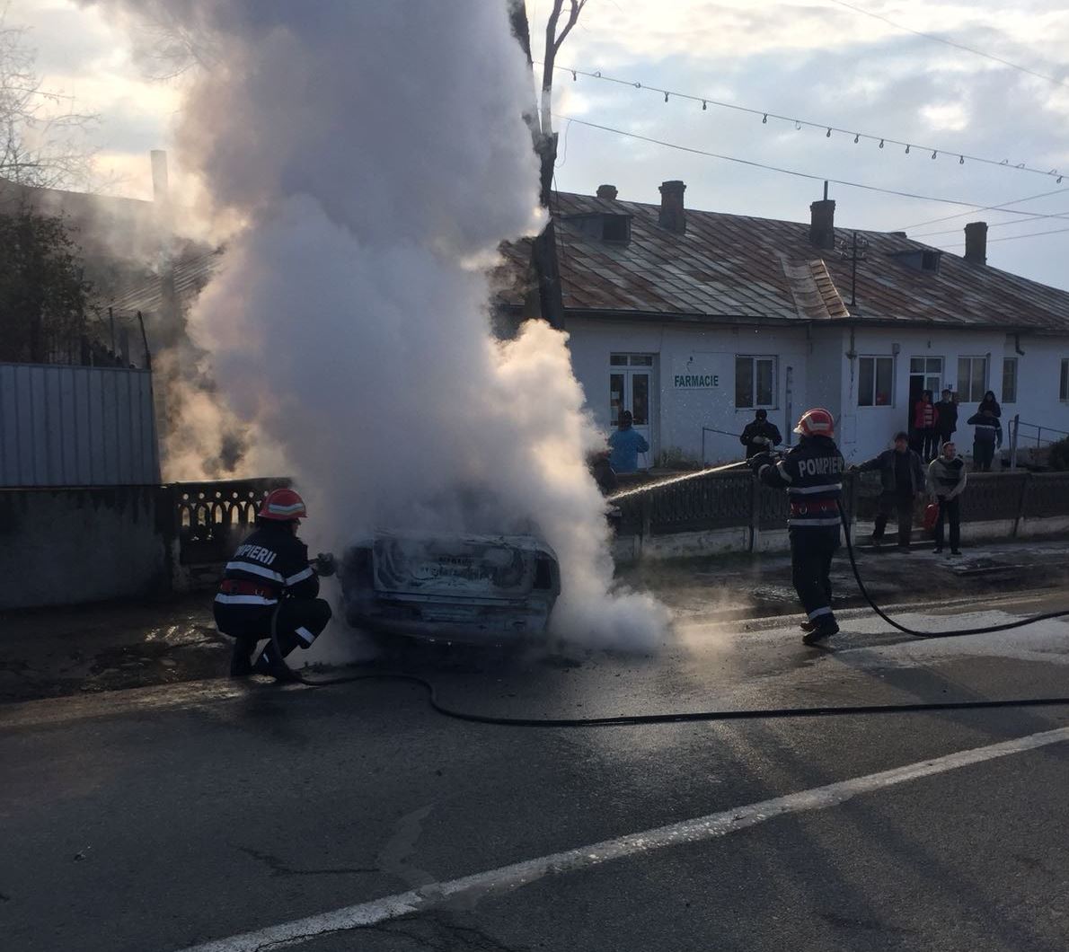 O mașină a ars ca o torță, pe o stradă din localitatea Nalbant
