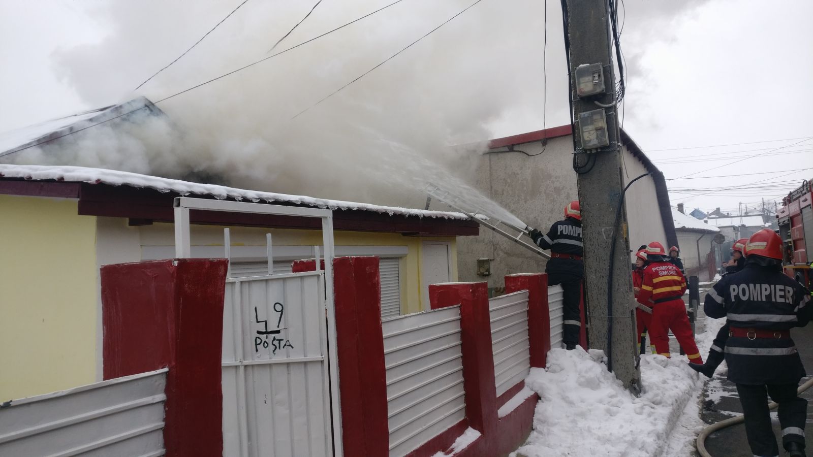 FOTO: Incendiu la o casă din TULCEA