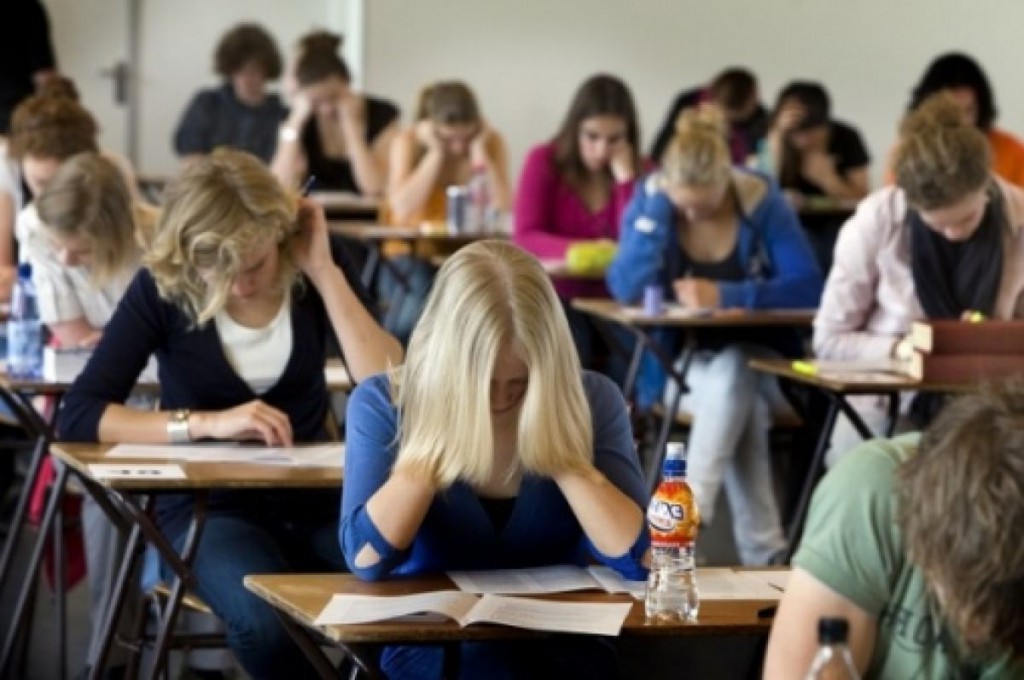 A mai rămas o lună până încep simulările pentru Evaluarea Națională și examenul de bacalaureat