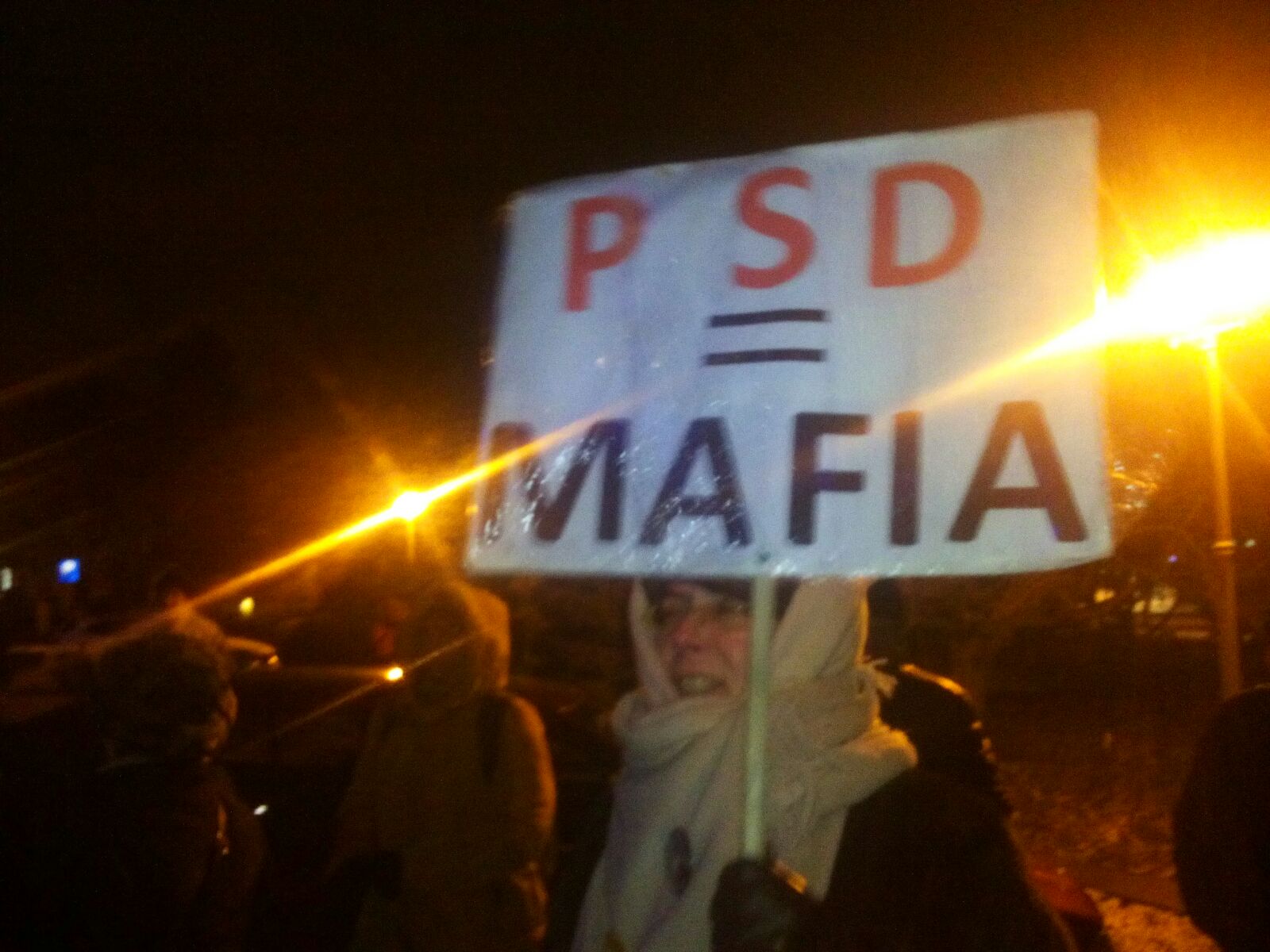 CONSTANȚA/VIDEO: Miting de protest în fața Prefecturii. ,,Tudorele, pleacă TU, cu hoții tăi!”