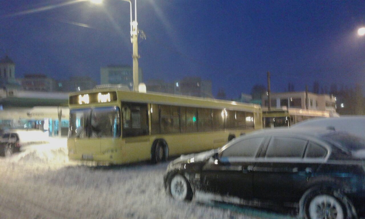 FOTO – CONSTANȚA: O mașină parcată neregulamentar a blocat autobuzele RATC la Cireșica